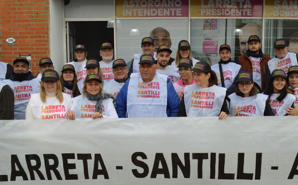 Alfredo Astorgano inició su campaña recorriendo los barrios La Mañana