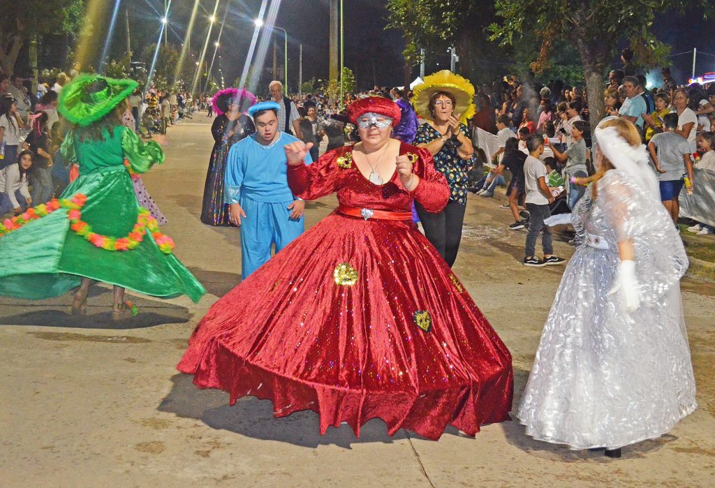 Saladillo Vivió Con Gran Fiesta La Primera Noche De Su Carnaval La Mañana 1661